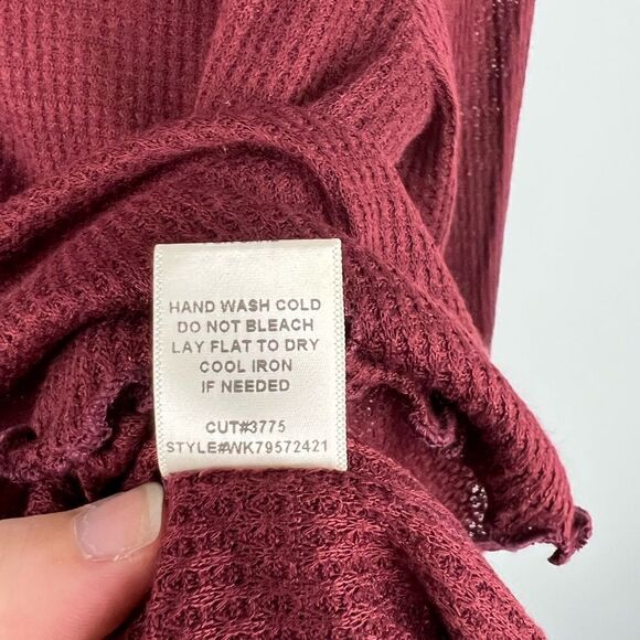Willow & Clay Burgundy L/S Henley Cropped Top L NWT - Picture 6 of 7